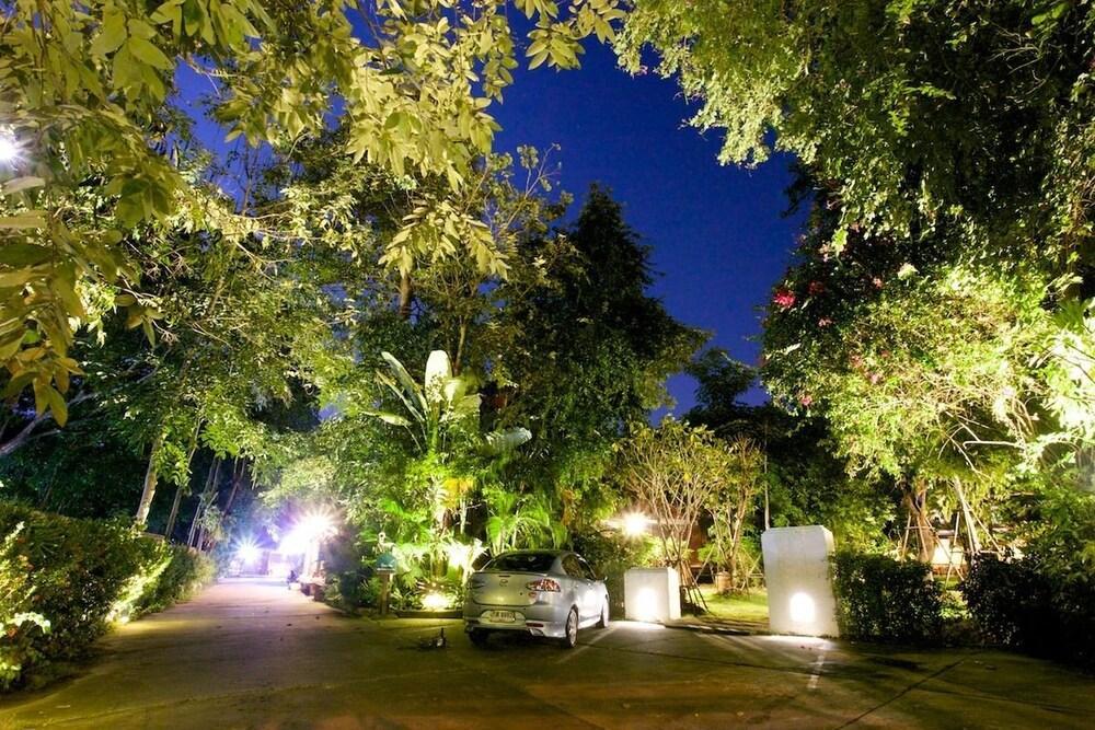 Hotel Siri Lampang Exterior foto