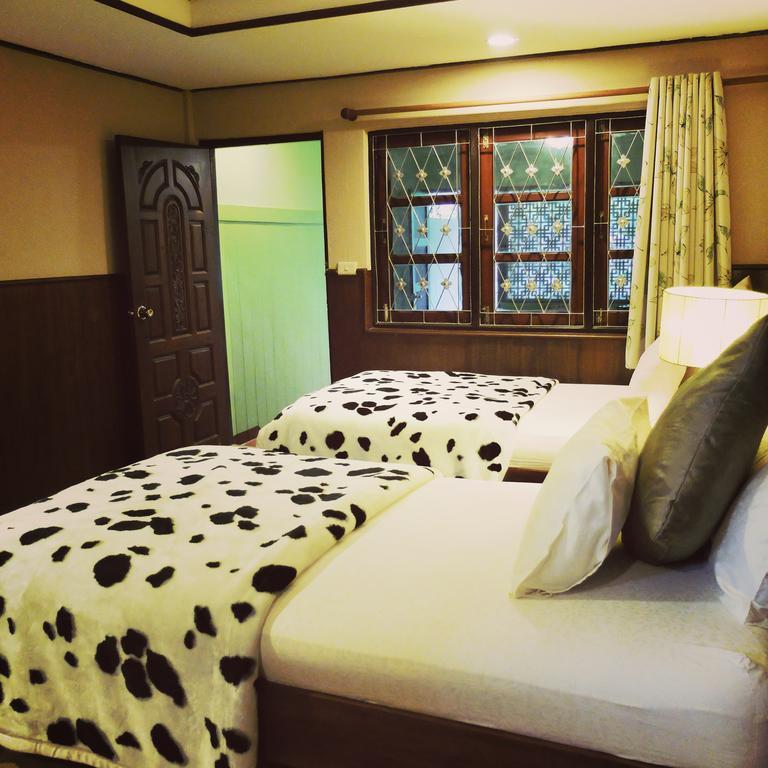 Hotel Siri Lampang Quarto foto